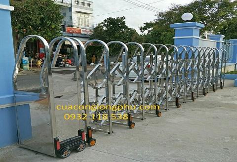 Cổng xếp inox 304