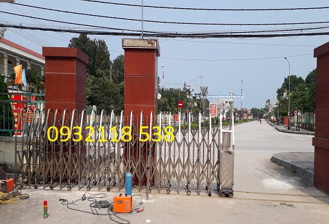 Sửa cổng xếp - Cửa cổng long phú