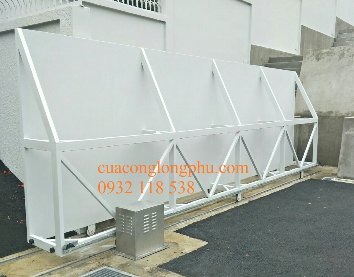 cong-truot-tu-dong-long-phu