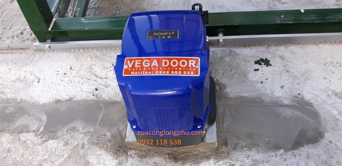 cong-tu-dong-vegadoor